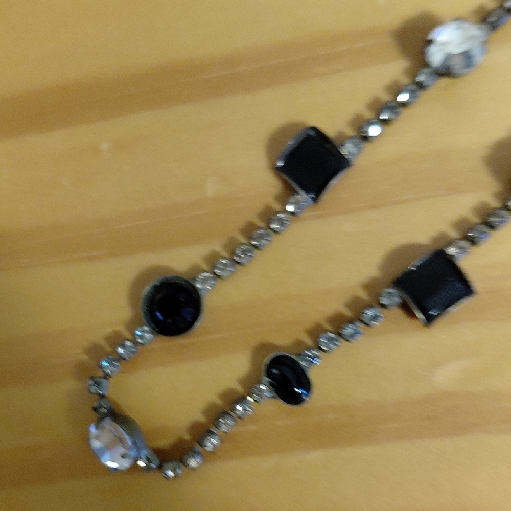 Sorrelli Rhinestone Necklace In EUC - Picture 10 of 14